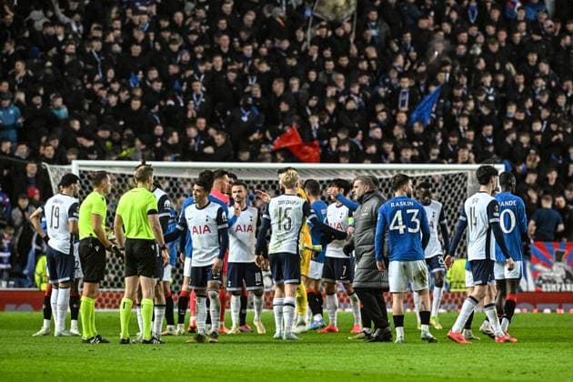 Rangers v Tottenham Hotspur UEFA Europa League Players of Rangers and Tottenham Hotspur shake hands at full time during the UEFA Europa League match at Ibrox Stadium, Glasgow UK Newspapers OUT Copyright: xJamiexJohnstonx FIL-21079-0065