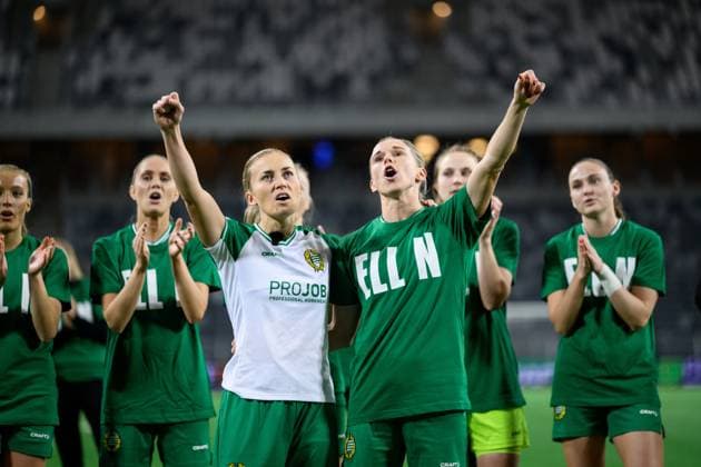 241212 Ellen Gibson and Jonna Andersson of Hammarby are celebrated as they played their last game for the club during the UEFA Women s Champions League football match between Hammarby and Barcelona on December 12, 2024 in Stockholm Photo Jesper Zerman BILDBYRAN kod JZ JZ0598 fotboll football soccer fotball uefa womens champions league hammarby barcelona dam bbeng  Copyright: JESPERxZERMAN BB241212JZ078