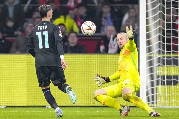 AMSTERDAM, 12-12-2024 , JohanCruyff Arena, Europa League Football, Ajax - Lazio Roma. Ajax goalkeeper Remko Pasveer and Lazio Roma player Taty Castellanos Ajax - Lazio Roma  x27003477x Copyright: