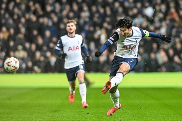 Rangers v Tottenham Hotspur UEFA Europa League Son Heung-Min of Tottenham Hotspur crosses the ball during the UEFA Europa League match at Ibrox Stadium, Glasgow UK Newspapers OUT Copyright: xJamiexJohnstonx FIL-21079-0080