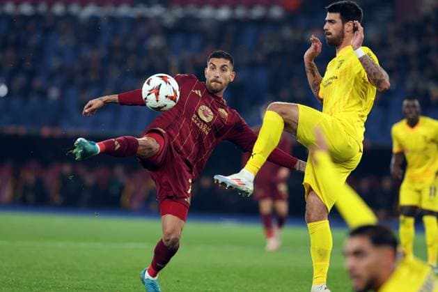 AS Roma Vs SC Braga in Rome, Italy - 12 Dec 2024 Lorenzo Pellegrini of Roma and Joao Ferreira of Braga seen in action during the Uefa Europa League 2024-2025, day 6, football match between AS Roma vs SC Braga at Olympic Stadium. Final score; AS Roma 3 : 0 SC Braga. Rome Italy Copyright: xMarcoxIacobuccix xSOPAxImagesx MIACOBUC ROMA BRAGA00050