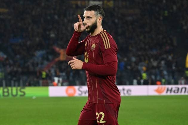 Mario Hermoso of AS Roma celebrates scoring his goal during the Europa League phase Matchday 6 between Roma v Sporting Braga at Olympic stadium, Italy, Dec 12nd,, 2024. & xA;Mattia Vian during AS Roma vs SC Braga, Football Europa League match in Rome, Italy, December 12 2024  Copyright: xMattiaxVian IPAxSportx xipa-agency.netx xx IPA_52352194 IPA_Agency_IPA52352194
