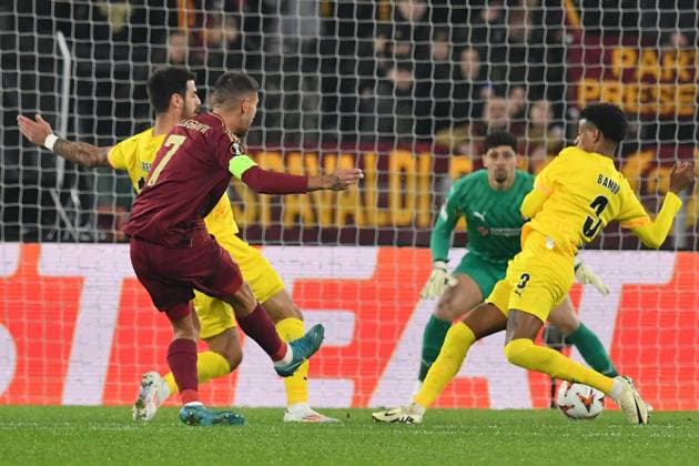 Lorenzo Pellegrini of AS Roma scores his goal during the Europa League phase Matchday 6 between Roma v Sporting Braga at Olympic stadium, Italy, Dec 12nd,, 2024. & xA;Mattia Vian during AS Roma vs SC Braga, Football Europa League match in Rome, Italy, December 12 2024  Copyright: xMattiaxVian IPAxSportx xipa-agency.netx xx IPA_52352218 IPA_Agency_IPA52352218