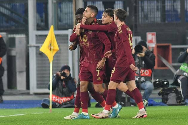 Lorenzo Pellegrini of AS Roma celebrates scoring his goal during the Europa League phase Matchday 6 between Roma v Sporting Braga at Olympic stadium, Italy, Dec 12nd,, 2024. & xA;Mattia Vian during AS Roma vs SC Braga, Football Europa League match in Rome, Italy, December 12 2024  Copyright: xMattiaxVian IPAxSportx xipa-agency.netx xx IPA_52352222 IPA_Agency_IPA52352222