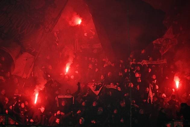 12 12 2024, xjrdrx, football UEFA Europa League, Olympique Lyon Eintracht Frankfurt emspor, v l fans Eintracht Frankfurt, atmosphere, scarves, ignite pyrotechnics, Bengalos, fireworks, smoke, fog, pyro DFL DFB REGULATIONS PROHIBIT ANY USE OF PHOTOGRAPHS as IMAGE SEQUENCES and or QUASI VIDEO Lyon