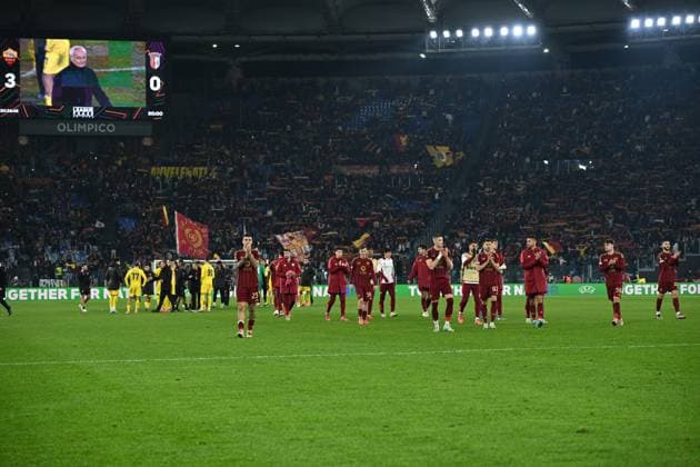 CALCIO - UEFA Europa League - AS Roma vs SC Braga Roma player s celebrating the victory at the end of the match during the Europa League phase Matchday 6 between Roma v Sporting Braga at Olympic stadium, Italy, Dec 12nd,, 2024. Mattia Vian during AS Roma vs SC Braga, Football Europa League match in Rome, Italy, December 12 2024 Rome Italy  Copyright: xIPAxSport ABACAx
