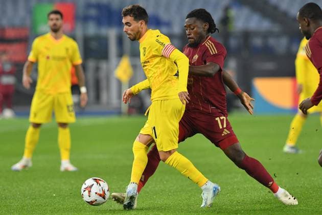 Soccer, Europa League first qualifying round, Roma v Sporting Braga Ricardo Horta of Sporting Braga,Manu Kone of AS Roma during the Europa League phase Matchday 6 between Roma v Sporting Braga at Olympic stadium, Italy, Dec 12nd,, 2024. Imago-Image Emmefoto Copyright: xImago-Image Emmefotox