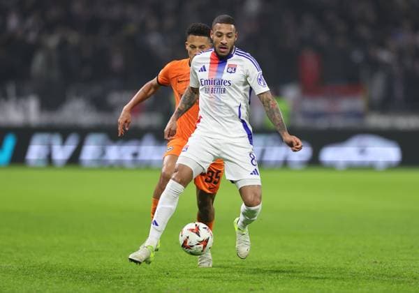 12 12 2024, Football UEFA Europa League, Olympique Lyon Eintracht Frankfurt, emonline, emspor, v l , Tuta Lucas Silva Melo Eintracht Frankfurt , Corentin Tolisso Olympique Lyon DFL DFB REGULATIONS PROHIBIT ANY USE OF PHOTOGRAPHS AS IMAGE SEQUENCES AND OR QUASI VIDEO xdcx Copyright: HMBxMedia Claus