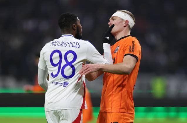 12 12 2024, Football UEFA Europa League, Olympique Lyon Eintracht Frankfurt, emonline, emspor, v l , Ainsley Maitland Niles Olympique Lyon and Rasmus Kristensen Eintracht Frankfurt clash DFL DFB REGULATES PROHIBIT ANY USE OF PHOTOGRAPHS AS IMAGE SEQUENCES AND OR QUASI VIDEO xdcx Copyright: HMBxMedia Claus