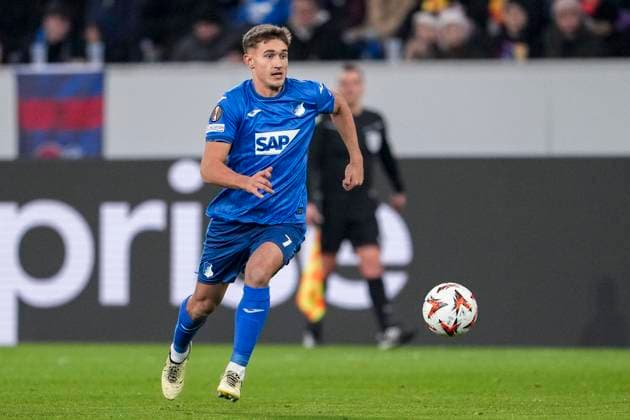Tom Bischof Hoffenheim, 7 , on the ball, cropped, full body, single image, single photo, action, action, 12 12 2024, Sinsheim Germany , Football, UEFA Europa League, group stage, TSG 1899 Hoffenheim FCSB Bucharest, 12 12 2024, Sinsheim Germany , Football, UEFA Europa League, Group Stage, TSG 1899 Hoffenheim FCSB Bucharest, DFB DFL REGULATIONS PROHIBIT ANY USE OF PHOTOGRAPHS AS IMAGE SEQUENCES AND OR QUASI VIDEO xozx