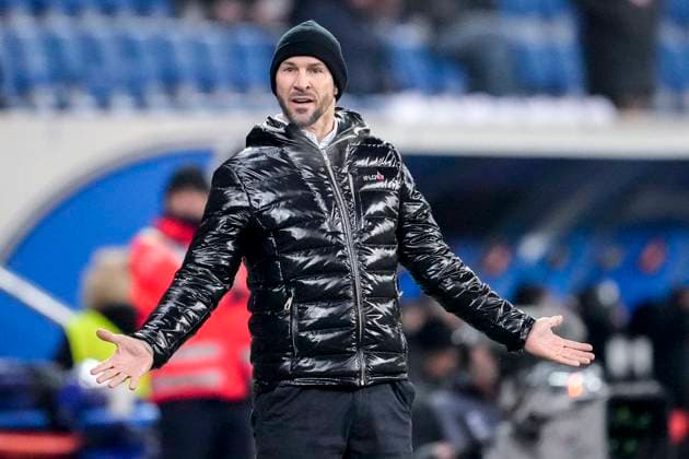Christian Ilzer coach, head coach, Hoffenheim , gives instructions, gestures, gesticulates with arms, single image, single photo, action, action, 12 12 2024, Sinsheim Germany , football, UEFA Europa League, group stage, TSG 1899 Hoffenheim FCSB Bucharest, 12 12 2024, Sinsheim Germany , Football, UEFA Europa League, Group stage, TSG 1899 Hoffenheim FCSB Bucharest, DFB DFL REGULATIONS PROHIBIT ANY USE OF PHOTOGRAPHS AS IMAGE SEQUENCES AND OR QUASI VIDEO xozx