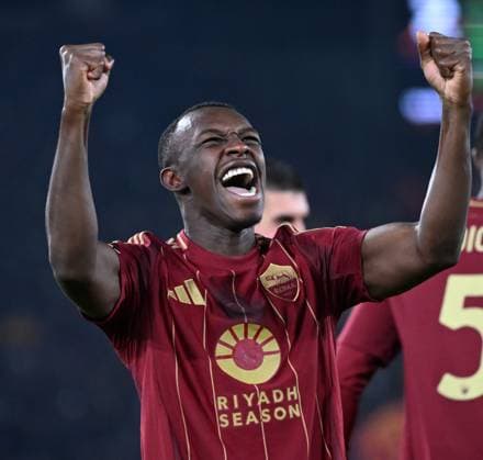 (241213) -- ROME, Dec. 13, 2024 -- Roma s Saud Abdulhamid celebrates his goal during the UEFA Europa League match between Roma and Braga in Rome, Italy, Dec. 12, 2024. (Photo by Xinhua) (SP)ITALY-ROME-FOOTBALL-UEFA EUROPA LEAGUE-ROMA VS BRAGA AlbertoxLingria 