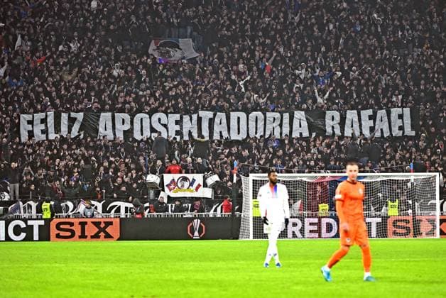 Match Europa League OL-Entracht Francfort PHOTOPQR LE PROGRES Stéphane GUIOCHON - Décines-Charpieu 12 12 2024 - Match Europa League OL-Entracht Francfort -A Décines au Groupama Stadium match de poule de l Europa League saison 2024 - 2025 OL - Entracht Francfort ici hommage du virage nord a l ancien joueur de Lyon Rafael qui prend sa retraite Décines-Charpieu Rhône Rhône-Alpes France  Copyright: xPHOTOPQR LExPROGRES MAXPPPxStéphanexGUIOCHONx 20241212LPL2875 20241212LPL2875