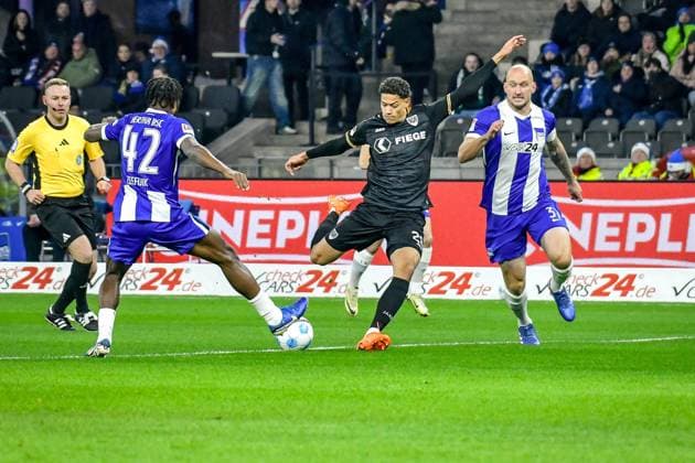 Soccer 2 Bundesliga Hertha BSC Berlin Preußen Münster 13 12 2024, xdanx, Soccer 2 Bundesliga Hertha BSC Berlin Preußen Münster v l Deyovaisio Zeefuik Hertha BSC 42 ,Andras Nemeth SC Preußen Muenster 28 ,Marton Dardai Hertha BSC 31 ,Goal shot DFL DFB REGULATIONS PROHIBIT ANY USE OF PHOTOGRAPHS as IMAGE SEQUENCES and or QUASI VIDEO Daniel Lakomski Mix1 Berlin Olympiastadion Berlin Berlin Germany EN Copyright: xDanielxLakomskix