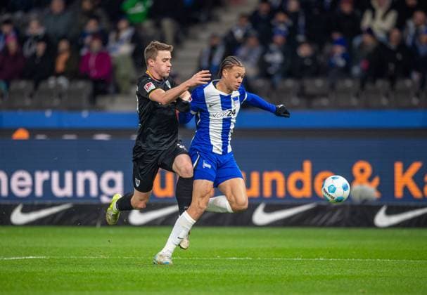 Football, Men, Season 2024 2025, 2 Bundesliga 16 Matchday , Hertha BSC SC Preußen Münster, v l Jano ter Horst Münster fouls Derry Scherhant Hertha BSC in the penalty area, the subsequent penalty makes it 1 0, 13 12 2024, Copyright: xSebastianxRäppold MatthiasxKochx