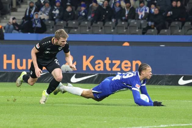 DEU, DFL, 2 FBL, Hertha BSC vs Preussen Muenster, 13 12 2024, Berliner Olympiastadion, Berlin, DEU, DFL, 2 FBL, Hertha BSC vs Preussen Muenster, im Bild Derry Scherhant Hertha BSC Berlin 39 , Jano ter Horst Preussen Muenster 27 DFL regulations prohibit any use of Photographs as image sequences and or quasi video Foto Juergen Engler nordphoto GmbH nordphotoxGmbHx xEngler nph00076