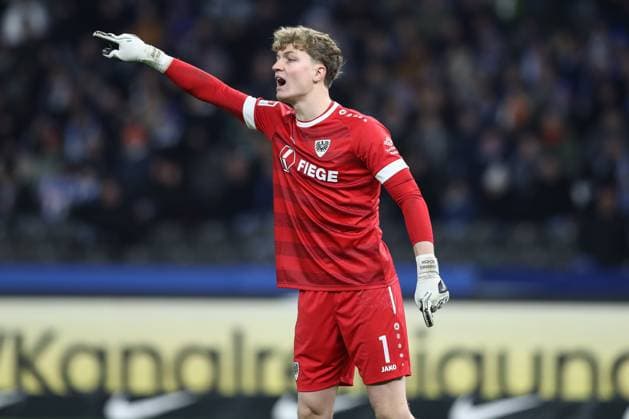 13 12 2024, xtgx, Fußball 2 Bundesliga, Hertha BSC Berlin Preussen Muenster emspor, v l Johannes Schenk Muenster, 1 gibt Anweisungen, gestikuliert mit den Armen, gesticulate, gives instructions DFL DFB REGULATIONS PROHIBIT ANY USE OF PHOTOGRAPHS as IMAGE SEQUENCES and or QUASI VIDEO Berlin