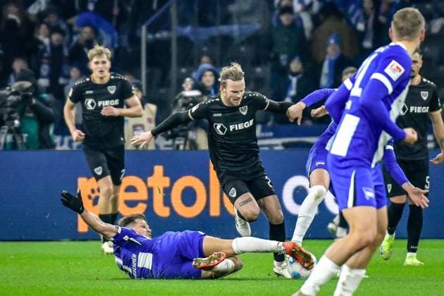 Soccer 2 Bundesliga Hertha BSC Berlin Preußen Münster 13 12 2024, xdanx, Soccer 2 Bundesliga Hertha BSC Berlin Preußen Münster v l Florian Niederlechner Hertha BSC 7 ,Jorrit Hendrix SC Preußen Muenster 20 ,Zweikampf, Duell, Kampf, tackle DFL DFB REGULATIONS PROHIBIT ANY USE OF PHOTOGRAPHS as IMAGE SEQUENCES and or QUASI VIDEO Daniel Lakomski Mix1 Berlin Olympiastadion Berlin Berlin Germany EN Copyright: xDanielxLakomskix