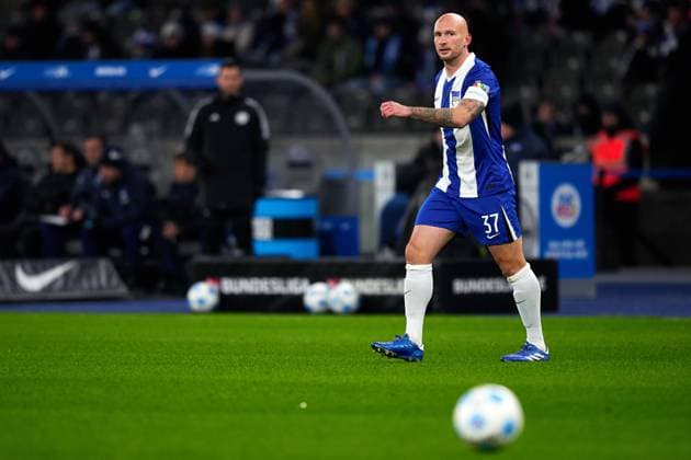 Toni Leistner Hertha BSC, 37 , GER, Hertha BSC vs SC Preussen Muenster, Soccer Men, 2 Bundesliga, Season 2024 2025, Matchday 16, 13 12 2024 DFL REGULATIONS PROHIBIT ANY USE OF PHOTOGRAPHS AS IMAGE SEQUENCES AND OR QUASI VIDEO GER, Hertha BSC vs SC Preussen Muenster, Soccer Men, 2 Bundesliga, Season 2024 2025, Matchday 16, 13 12 2024 Berlin Copyright: xEibner-Pressefotox xClaudiusxRauchx EP_CRH