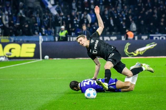 Soccer 2 Bundesliga Hertha BSC Berlin Preußen Münster 13 12 2024, xdanx, Soccer 2 Bundesliga Hertha BSC Berlin Preußen Münster v l Derry Scherhant Hertha BSC 39 ,Jano Ter Horst SC Preußen Muenster 27 ,Zweikampf, Duell, Kampf, tackle DFL DFB REGULATIONS PROHIBIT ANY USE OF PHOTOGRAPHS as IMAGE SEQUENCES and or QUASI VIDEO Daniel Lakomski Mix1 Berlin Olympiastadion Berlin Berlin Germany EN Copyright: xDanielxLakomskix