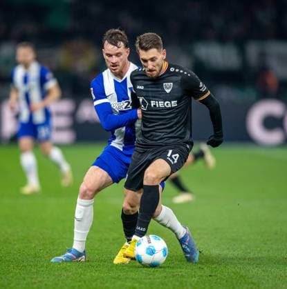 Soccer, Men, Season 2024 2025, 2 Bundesliga 16 Matchday , Hertha BSC SC Preußen Münster, v l Pascal Klemens Hertha BSC , Charalambos Makridis Münster , 13 12 2024, Copyright: xSebastianxRäppold MatthiasxKochx