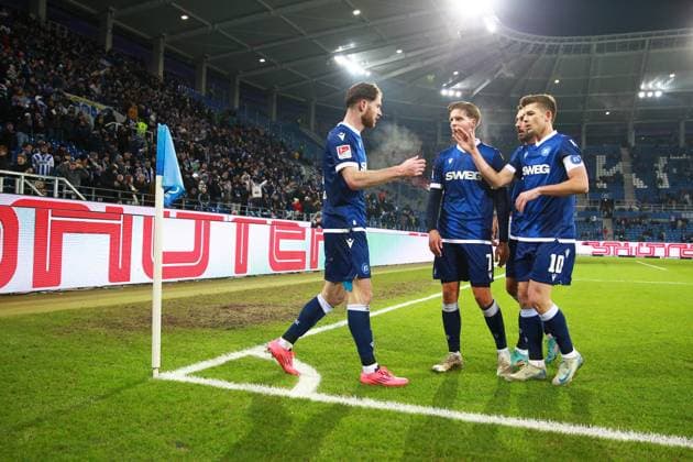 13 12 2024, xrekx, Fußball 2 Bundesliga, Karlsruher SC Jahn Regensburg emspor, v l Budu Zivzivadze Karlsruher SC bejubebt das 1 1 mit Dzenis Burnic Karlsruher SC Fabian Schleusener Karlsruher SC Marvin Wanitzek Karlsruher SC DFL DFB REGULATIONS PROHIBIT ANY USE OF PHOTOGRAPHS as IMAGE SEQUENCES and or QUASI VIDEO Karlsruhe