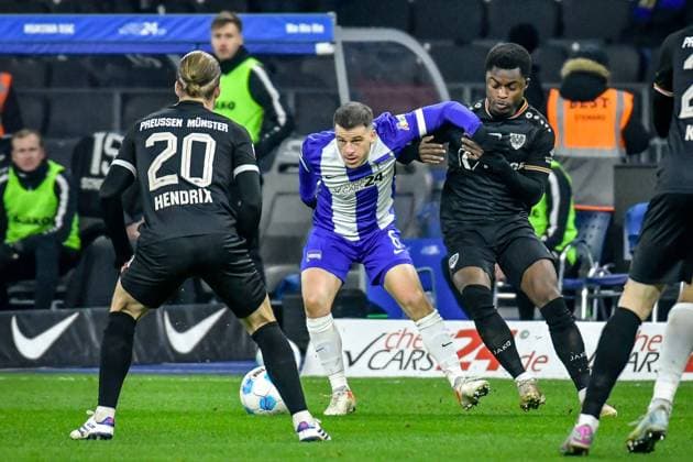 Soccer 2 Bundesliga Hertha BSC Berlin Preußen Münster 13 12 2024, xdanx, Soccer 2 Bundesliga Hertha BSC Berlin Preußen Münster v l Jorrit Hendrix SC Preußen Muenster 20 ,Diego Demme Hertha BSC 6 ,Daniel Kyerewaa SC Preußen Muenster 7 ,duel, duel, fight, tackle DFL DFB REGULATIONS PROHIBIT ANY USE OF PHOTOGRAPHS as IMAGE SEQUENCES and or QUASI VIDEO Daniel Lakomski Mix1 Berlin Olympiastadion Berlin Berlin Germany EN Copyright: xDanielxLakomskix
