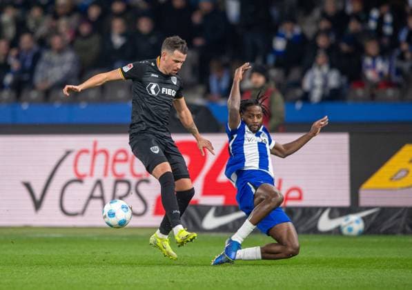 Soccer, Men, Season 2024 2025, 2 Bundesliga 16 Matchday , Hertha BSC SC Preußen Münster, v l Yassine Bouchama Münster , Deyovaisio Zeefuik Hertha BSC , 13 12 2024, Copyright: xSebastianxRäppold MatthiasxKochx