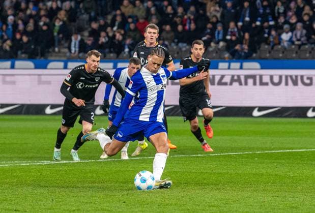 Soccer, Men, Season 2024 2025, 2 Bundesliga 16 Matchday , Hertha BSC SC Preußen Münster, Derry Scherhant Hertha BSC scores from the penalty spot to make it 1-0, 13 12 2024, Copyright: xSebastianxRäppold MatthiasxKochx