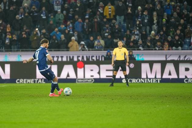 2 Bundesliga Karlsruher SC vs SSV Jahn Regensburg Budu Zivzivadze Karlsruher SC 11 who misses the penalty 2 Bundesliga Karlsruher SC vs SSV Jahn Regensburg, BBBank Wildpark, Friday 13 12 2024 Copyright: xBEAUTIFULxSPORTS Boscox