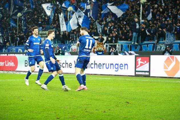 13 12 2024, xrekx, Fußball 2 Bundesliga, Karlsruher SC Jahn Regensburg emspor, v l Luca Pfeiffer Karlsruher SC Marvin Wanitzek Karlsruher SC Budu Zivzivadze Karlsruher SC celebrate the 3 2 DFL DFB REGULATIONS PROHIBIT ANY USE OF PHOTOGRAPHS as IMAGE SEQUENCES and or QUASI VIDEO Karlsruhe