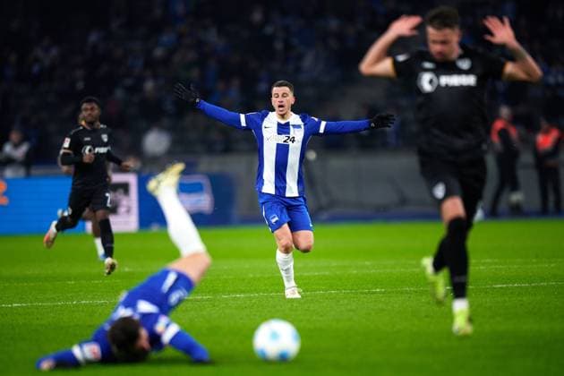 Smail Prevljak Hertha BSC, 09 , Yassine Bouchama SC Preussen Muenster, 05 , Ibrahim Maza Hertha BSC, 10 , GER, Hertha BSC vs SC Preussen Muenster, Soccer Men, 2 Bundesliga, Season 2024 2025, Matchday 16, 13 12 2024 DFL REGULATES PROHIBIT ANY USE OF PHOTOGRAPHS AS IMAGE SEQUENCES AND OR QUASI VIDEO GER, Hertha BSC vs SC Preussen Muenster, Soccer men, 2 Bundesliga, Season 2024 2025, 16 Matchday, 13 12 2024 Berlin Copyright: xEibner-Pressefotox xClaudiusxRauchx EP_CRH