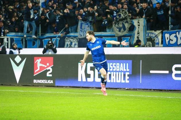13 12 2024, xrekx, Fussball 2 Bundesliga, Karlsruher SC Jahn Regensburg emspor, v l Budu Zivzivadze Karlsruher SC celebrates his goal for 3 2 DFL DFB REGULATIONS PROHIBIT ANY USE OF PHOTOGRAPHS as IMAGE SEQUENCES and or QUASI VIDEO Karlsruhe
