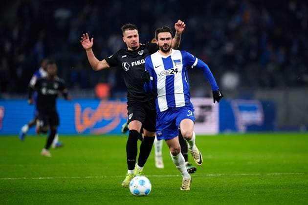 Smail Prevljak Hertha BSC, 09 , Yassine Bouchama SC Preussen Muenster, 05 , GER, Hertha BSC vs SC Preussen Muenster, Soccer Men, 2 Bundesliga, Season 2024 2025, Matchday 16, 13 12 2024 DFL REGULATES PROHIBIT ANY USE OF PHOTOGRAPHS AS IMAGE SEQUENCES AND OR QUASI VIDEO GER, Hertha BSC vs SC Preussen Muenster, Soccer men, 2 Bundesliga, Season 2024 2025, 16 Matchday, 13 12 2024 Berlin Copyright: xEibner-Pressefotox xClaudiusxRauchx EP_CRH