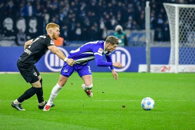 Soccer 2 Bundesliga Hertha BSC Berlin Preußen Münster 13 12 2024, xdanx, Soccer 2 Bundesliga Hertha BSC Berlin Preußen Münster v l Mikkel Kirkeskov SC Preußen Muenster 2 ,Michael Cuisance Hertha BSC 27 ,Zweikampf, Duell, Kampf, tackle DFL DFB REGULATIONS PROHIBIT ANY USE OF PHOTOGRAPHS as IMAGE SEQUENCES and or QUASI VIDEO Daniel Lakomski Mix1 Berlin Olympiastadion Berlin Berlin Germany EN Copyright: xDanielxLakomskix