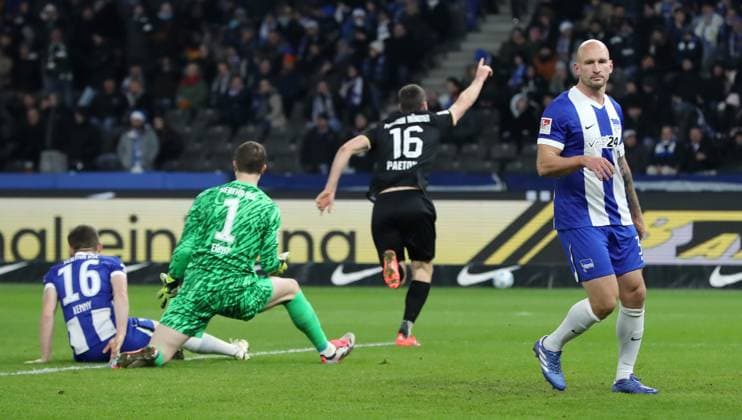 Torge Paetow 16 cheers after scoring 1 2, Jonjoe Kenny, Toni Leistner disappointed joy emotion jubilation sport football soccer soccer DFL 2 Bundesliga men 16 matchday season 2024 2025 13 12 2024 Hertha BSC Berlin vs Preußen Münster DFL regulations prohibit any use of photographs as image sequences and or quasi video