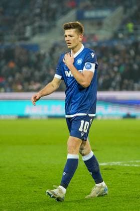 2 Bundesliga Karlsruher SC vs SSV Jahn Regensburg Marvin Wanitzek Karlsruher SC 10 who lifts his shoulder after injuring himself during a foul 2 Bundesliga Karlsruher SC vs SSV Jahn Regensburg, BBBank Wildpark, Friday 13 12 2024 Copyright: xBEAUTIFULxSPORTS Boscox