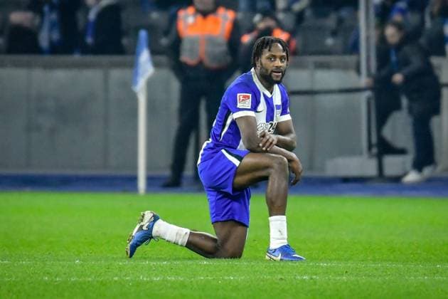 Fußball 2 Bundesliga Hertha BSC Berlin Preußen Münster 13 12 2024, xdanx, Fussball 2 Bundesliga Hertha BSC Berlin Preußen Münster v l Deyovaisio Zeefuik Hertha BSC 42 , enttaeuscht, schaut enttaeuscht, niedergeschlagen, disappointed DFL DFB REGULATIONS PROHIBIT ANY USE OF PHOTOGRAPHS as IMAGE SEQUENCES and or QUASI VIDEO Daniel Lakomski Mix1 Berlin Olympiastadion Berlin Berlin Germany EN Copyright: xDanielxLakomskix