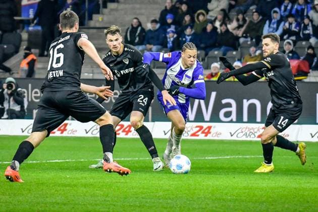 Soccer 2 Bundesliga Hertha BSC Berlin Preußen Münster 13 12 2024, xdanx, Soccer 2 Bundesliga Hertha BSC Berlin Preußen Münster v l Torge Paetow SC Preußen Muenster 16 ,Niko Koulis SC Preußen Muenster 24 ,Derry Scherhant Hertha BSC 39 ,Charalambos Makridis SC Preußen Muenster 14 ,duel, duel, fight, tackle DFL DFB REGULATIONS PROHIBIT ANY USE OF PHOTOGRAPHS as IMAGE SEQUENCES and or QUASI VIDEO Daniel Lakomski Mix1 Berlin Olympiastadion Berlin Berlin Germany EN Copyright: xDanielxLakomskix