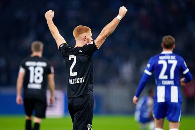SC Preussen Muenster, celebrates victory, Mikkel Kirkeskov SC Preussen Muenster, 02 , GER, Hertha BSC vs SC Preussen Muenster, Soccer Men, 2 Bundesliga, Season 2024 2025, Matchday 16, 13 12 2024 DFL REGULATES PROHIBIT ANY USE OF PHOTOGRAPHS AS IMAGE SEQUENCES AND OR QUASI VIDEO GER, Hertha BSC vs SC Preussen Muenster, Soccer men, 2 Bundesliga, Season 2024 2025, 16 Matchday, 13 12 2024 Berlin Copyright: xEibner-Pressefotox xClaudiusxRauchx EP_CRH