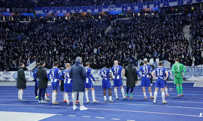 Hertha Mannschaft enttäuscht nach Spielende Enttäuschung Sport Fußball Fußball DFL 2 Bundesliga Herren 16 Spieltag Saison 2024 2025 13 12 2024 Hertha BSC Berlin vs Preußen Münster DFL regulations prohibit any use of photographs as image sequences and or quasi video