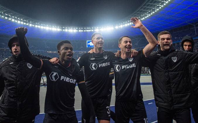 Soccer, Men, Season 2024 2025, 2 Bundesliga 16 Matchday , Hertha BSC SC Preußen Münster, f l Daniel Kyerewaa Münster , Holmbert Aron Fridjonsson Münster , Torge Paetow Münster , Cheering after the final whistle, 13 12 2024, Copyright: xSebastianxRäppold MatthiasxKochx