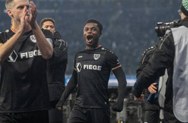 Soccer, Men, Season 2024 2025, 2 Bundesliga 16 Matchday , Hertha BSC SC Preußen Münster, Daniel Kyerewaa Münster , Cheering after the final whistle, 13 12 2024, Copyright: xSebastianxRäppold MatthiasxKochx