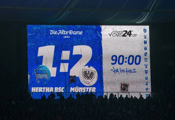 Soccer, Men, Season 2024 2025, 2 Bundesliga 16 Matchday , Hertha BSC SC Preußen Münster, Scoreboard with 1 2 Final Score, 13 12 2024, Copyright: xSebastianxRäppold MatthiasxKochx