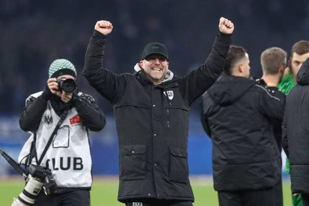 13 12 2024, xtgx, Soccer 2 Bundesliga, Hertha BSC Berlin Preussen Muenster emspor, v l Sascha Hildmann Muenster, coach cheering about the victory, cheering after the match DFL DFB REGULATIONS PROHIBIT ANY USE OF PHOTOGRAPHS as IMAGE SEQUENCES and or QUASI VIDEO Berlin