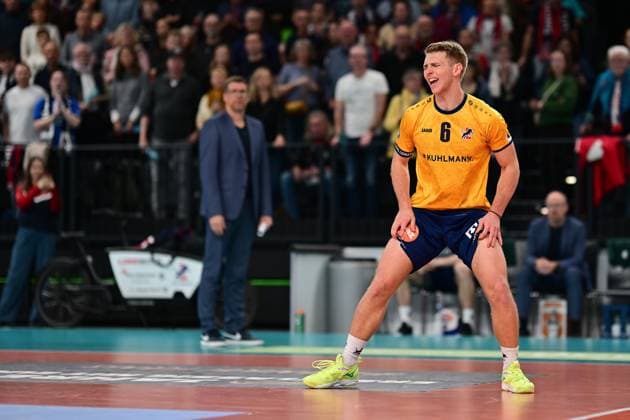 Volleyball I Men I Season 2024 2025 I Bundesliga I 12 Matchday I SVG Lüneburg VfB Friedrichshafen I 13 12 2024 Looks disappointed, saddened, depressed, frustrated, crestfallen, offended, dejected, dissatisfied, disillusioned, bad-tempered Gage Thomas Wortley 6, SVG Lüneburg Lüneburg LKH Arena Niedersachsen Germany Copyright: xLobeca AndreasxHannigx