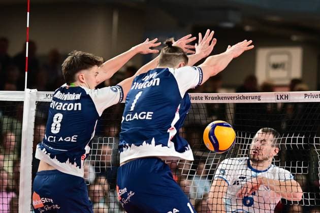 Volleyball I Men I Season 2024 2025 I Bundesliga I 12 Matchday I SVG Lüneburg VfB Friedrichshafen I 13 12 2024 The ball falls down on the Lüneburg side Michal Superlak 6, VfB Friedrichshafen overcomes the double block of Theo Mohwinkel 8, SVG Lüneburg and Simon Torwie 1, SVG Lüneburg Lüneburg LKH Arena Niedersachsen Germany Copyright: xLobeca AndreasxHannigx