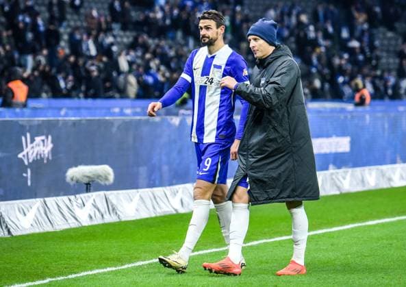 Fußball 2 Bundesliga Hertha BSC Berlin Preußen Münster 13 12 2024, xdanx, Fussball 2 Bundesliga Hertha BSC Berlin Preußen Münster v l Smail Prevljak Hertha BSC 9 ,Palko Dardai Hertha BSC 20 , enttaeuscht, looks disappointed, dejected, disappointed DFL DFB REGULATIONS PROHIBIT ANY USE OF PHOTOGRAPHS as IMAGE SEQUENCES and or QUASI VIDEO Daniel Lakomski Mix1 Berlin Olympiastadion Berlin Berlin Germany EN Copyright: xDanielxLakomskix