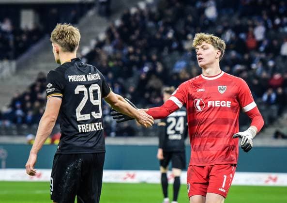 Soccer 2 Bundesliga Hertha BSC Berlin Preußen Münster 13 12 2024, xdanx, Soccer 2 Bundesliga Hertha BSC Berlin Preußen Münster v l Lukas Frenkert SC Preußen Muenster 29 ,Johannes Schenk SC Preußen Muenster 1 klatschen mit der Hand ab DFL DFB REGULATIONS PROHIBIT ANY USE OF PHOTOGRAPHS as IMAGE SEQUENCES and or QUASI VIDEO Daniel Lakomski Mix1 Berlin Olympiastadion Berlin Berlin Germany EN Copyright: xDanielxLakomskix