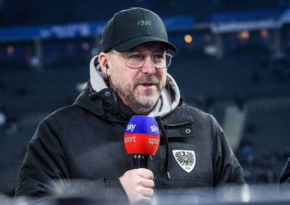 Soccer 2 Bundesliga Hertha BSC Berlin Preußen Münster 13 12 2024, xdanx, Soccer 2 Bundesliga Hertha BSC Berlin Preußen Münster v l Sascha Hildmann SC Preußen Muenster Trainer ,im Interview DFL DFB REGULATIONS PROHIBIT ANY USE OF PHOTOGRAPHS as IMAGE SEQUENCES and or QUASI VIDEO Daniel Lakomski Mix1 Berlin Olympiastadion Berlin Berlin Germany EN Copyright: xDanielxLakomskix